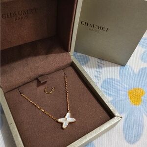 Chaumet Mother-of-Pearl Clover Necklace in Gold